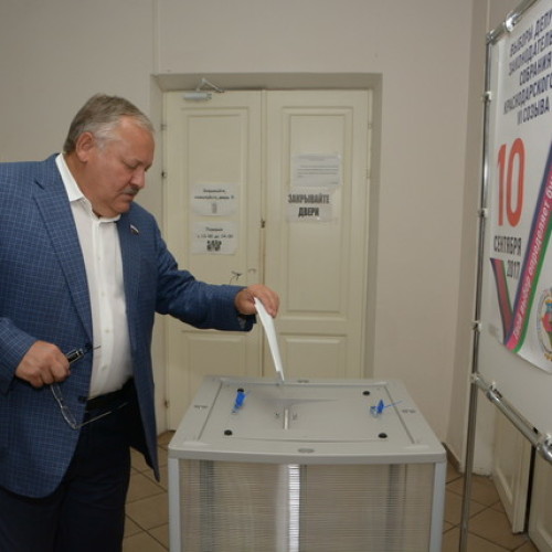 В Сочи участие в выборах принял депутат Государственной Думы Константин Затулин