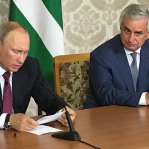 Путин пообещал Абхазии 6 млрд рублей ради безопасности в Сочи
