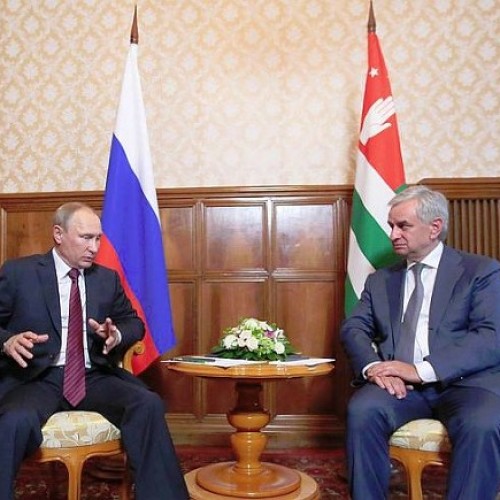 Зачем Путин ездил в Пицунду?