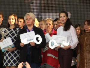 В День города ключи от новых квартир получили 39 врачей и учителей