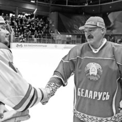 Заигрывания Лукашенко с коронавирусом перепугали соседей