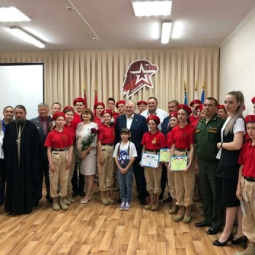 Константин Затулин поздравил юнармейцев и пообщался с юнкорами