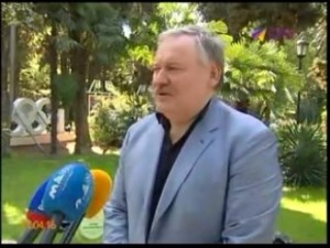 Летчики-космонавты посадили магнолии в Сочи