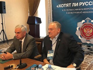 Пока в Грузии не утихают волнения, в соседней Абхазии приветствовали русских военных