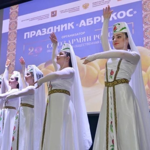 На ВДНХ отметили праздник «Абрикос»