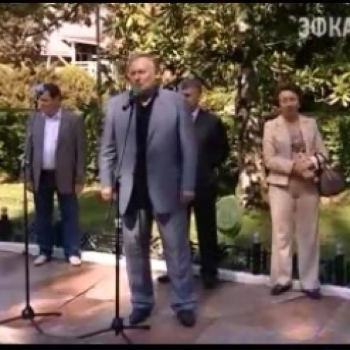 «Аллея космонавтов» в Сочи пополнилась новыми деревьями