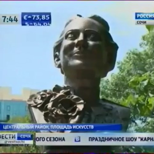Памятник знаменитой советской летчице появился в центре Сочи