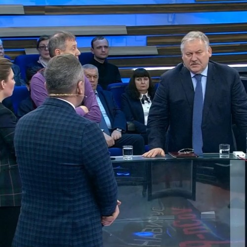 На задержанном с подозрением на коронавирус лайнере – 67 россиян. 60 минут от 30.01.2020