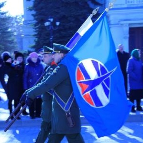 Боевое знамя — «космическому» полку Крыма!