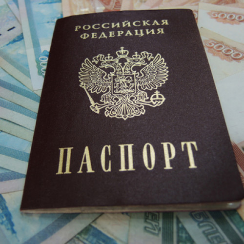 «Постоянно просили деньги»: мигранты рассказали о тяготах получения российского гражданства