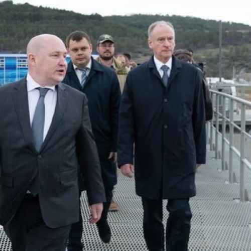 В период обострения ситуации в Черноморском регионе федцентр рассчитывает на главу Севастополя