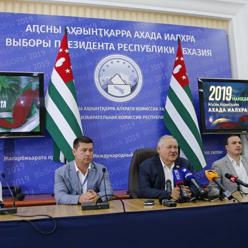 Наблюдатели из Госдумы не зафиксировали нарушений на выборах президента Абхазии